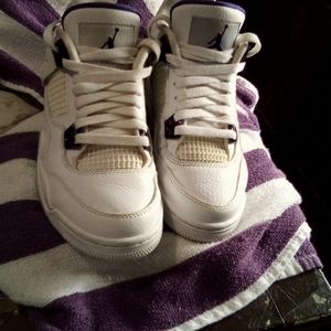 Tennis shoes size 5.5 Jordan 4